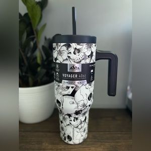 NWT 40oz Hydrapeak Voyager Halloween Skull Tumbler